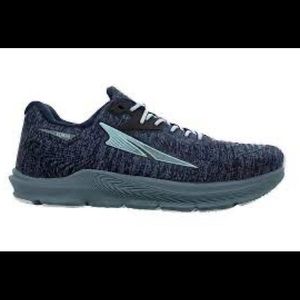 ALTRA TORIN 5 LUXE SIZE 9.5!